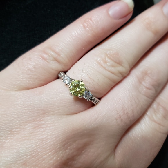 A ring - Picture 4 of 4